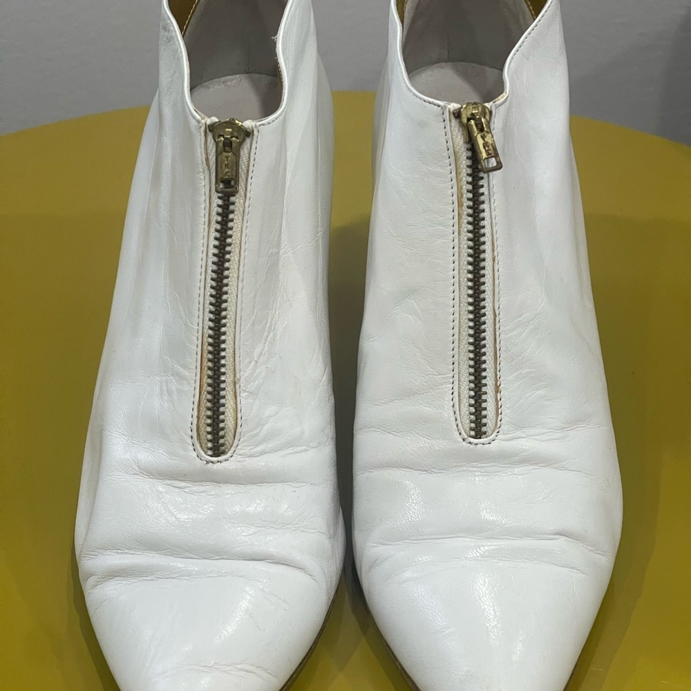 Pre loved , Vintage Donna Karan white leather booties! - Picture 3 of 7